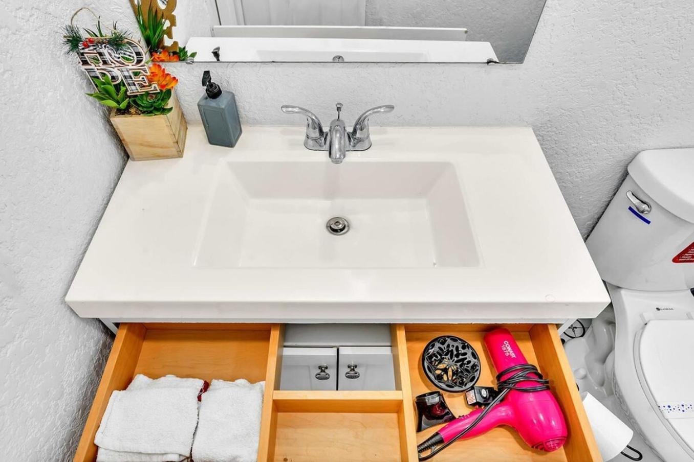 New Stylish 2 Bdrm Mins To Beach & Aventura Mall Hallandale Beach Exterior foto