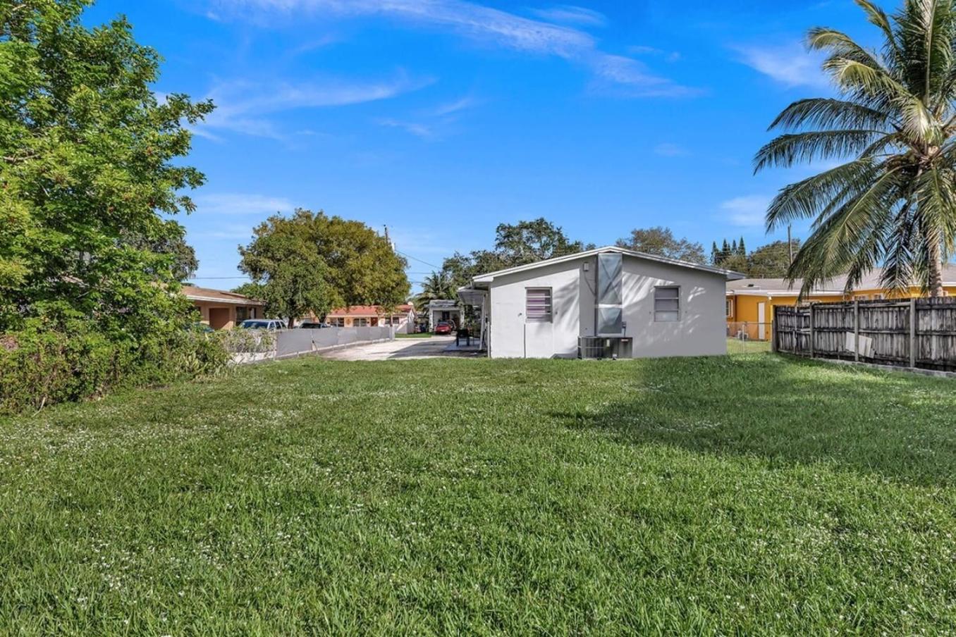 New Stylish 2 Bdrm Mins To Beach & Aventura Mall Hallandale Beach Exterior foto