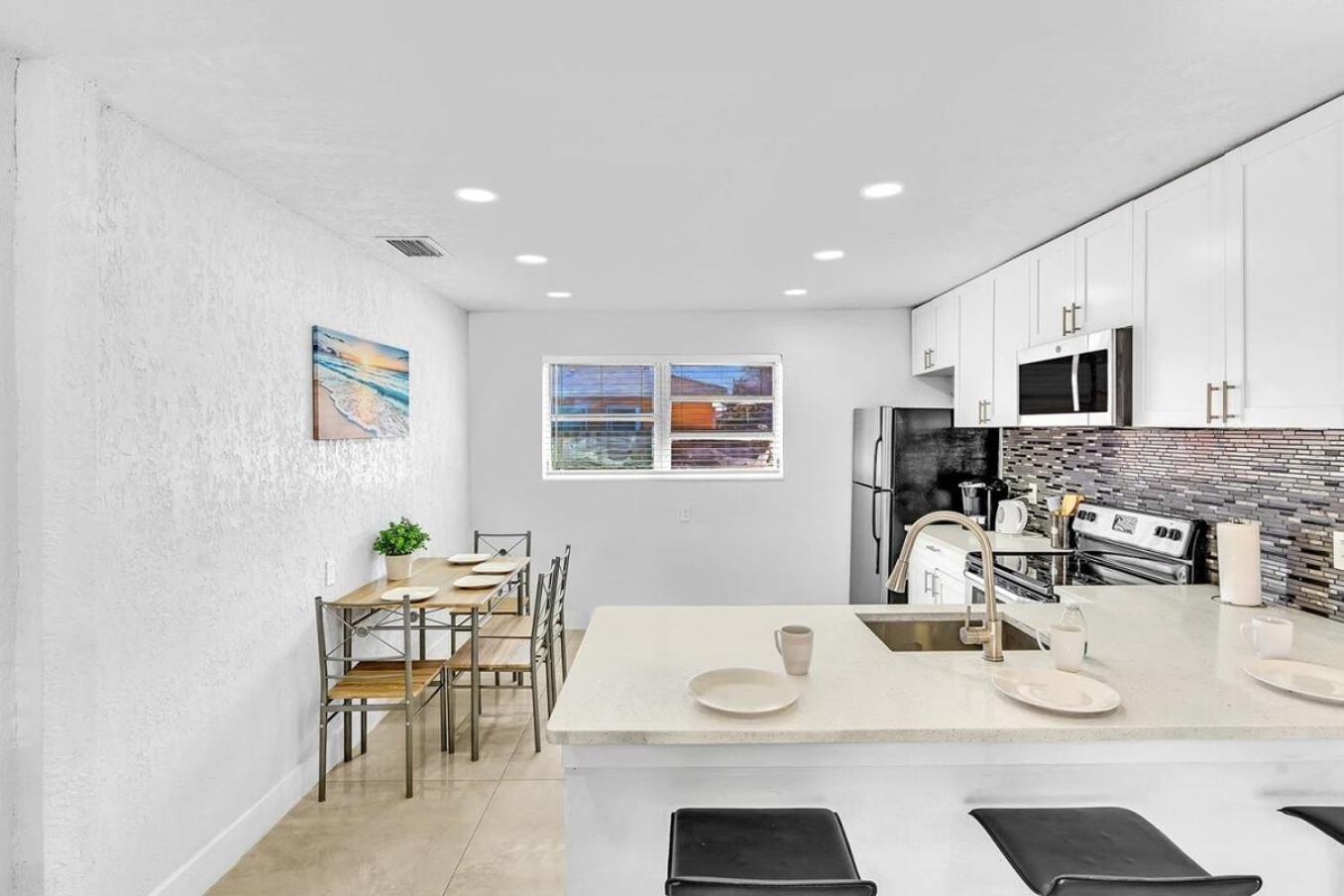 New Stylish 2 Bdrm Mins To Beach & Aventura Mall Hallandale Beach Exterior foto