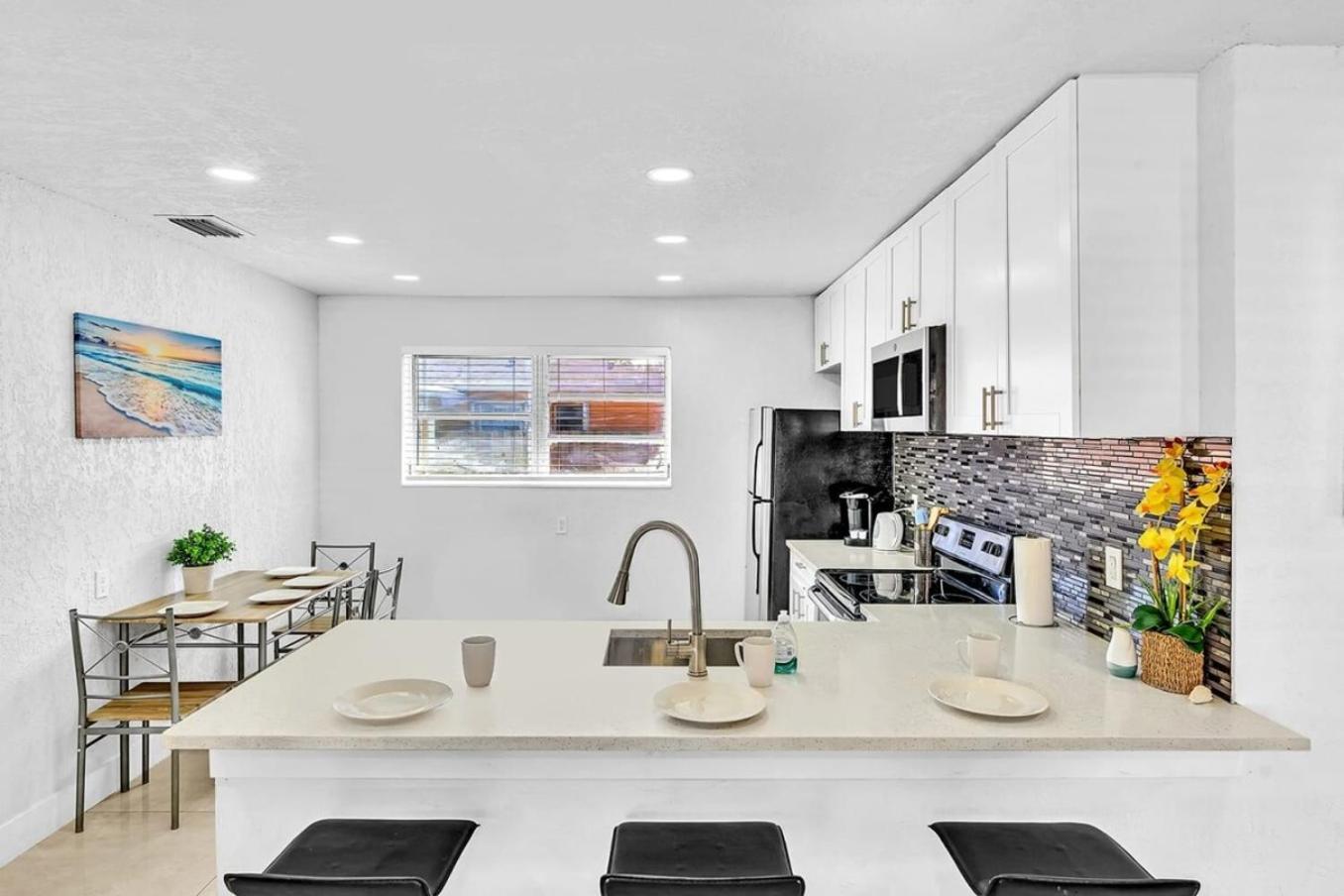 New Stylish 2 Bdrm Mins To Beach & Aventura Mall Hallandale Beach Exterior foto